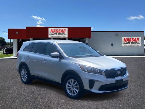 Used 2020 Kia Sorento AWD V6 image 3