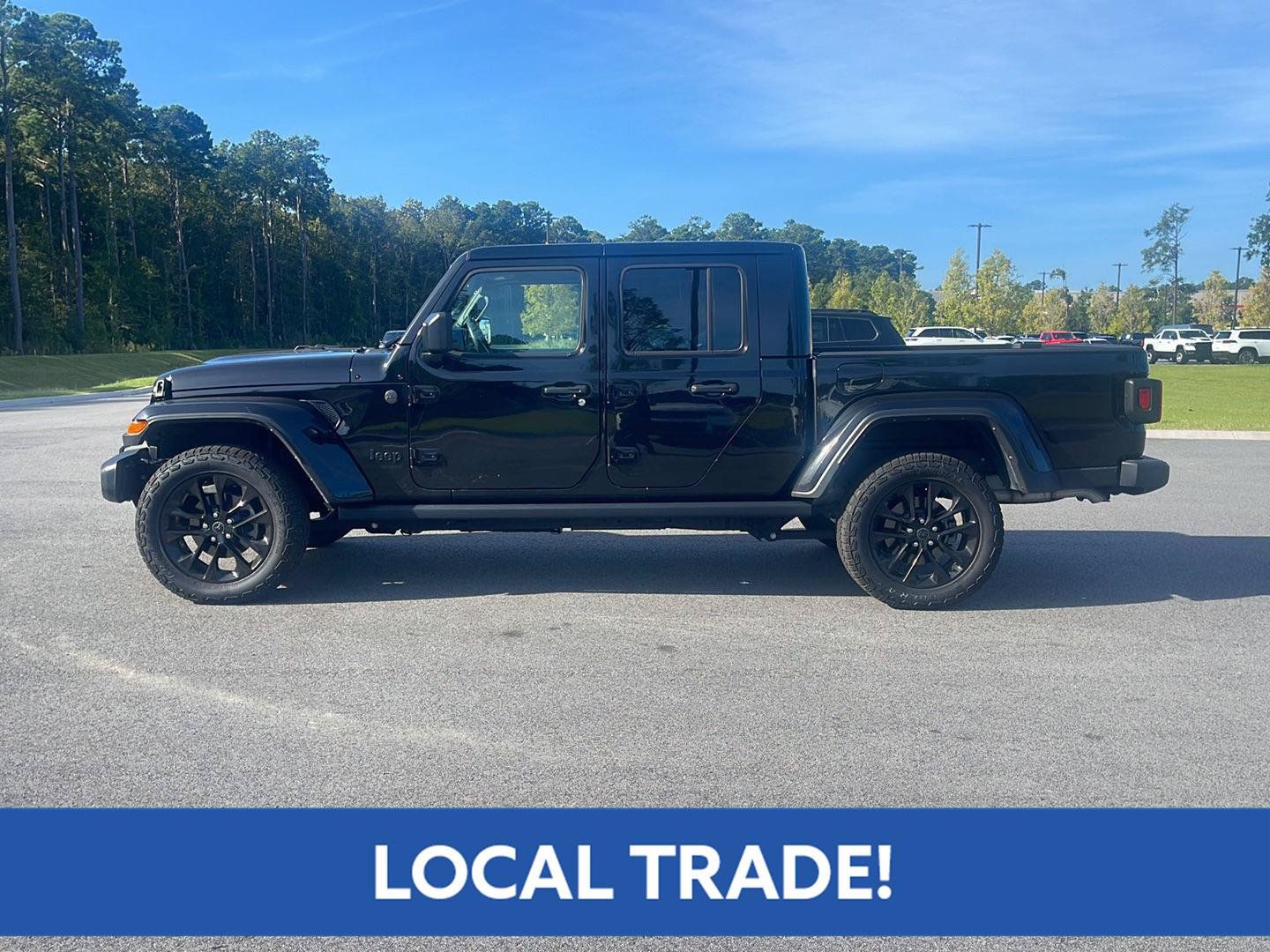 Used 2025 Jeep Gladiator Sport AWD/4WD image 4