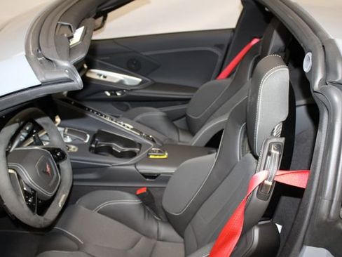 Used 2025 Chevrolet Corvette Z06 RWD image 12