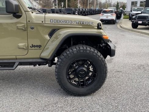 New 2025 Jeep Gladiator Sport image 9