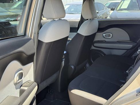 Used 2016 Kia Soul FWD image 10