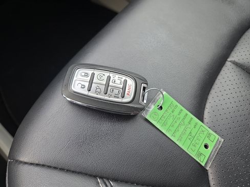 Used 2024 Chrysler Pacifica Touring-L image 29