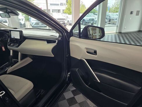 Certified 2025 Toyota Corolla Cross L AWD/4WD image 39