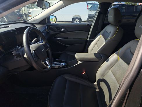 Used 2025 Chevrolet Trax ACTIV FWD image 12