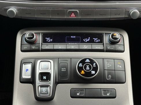 Used 2024 Chrysler Pacifica Touring-L image 25