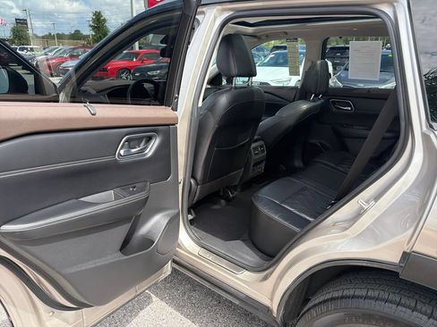 Used 2021 Nissan Rogue Platinum FWD image 18