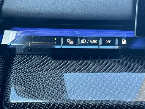 Used 2025 BMW M5 w/ Carbon Package image 31