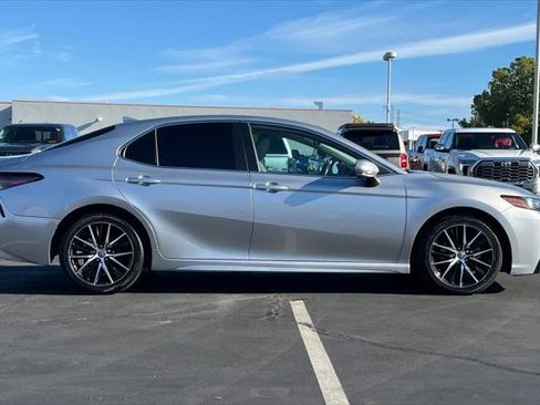 Certified 2022 Toyota Camry SE image 6