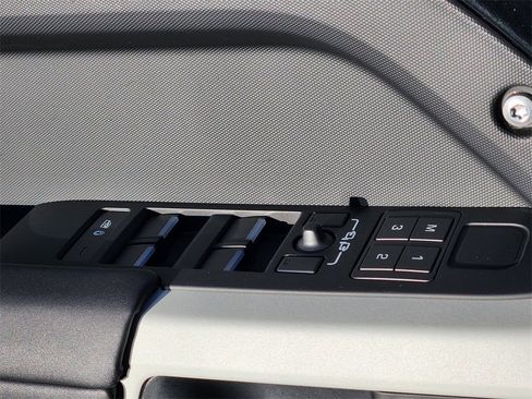 Used 2024 Land Rover Defender 110 S image 4