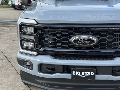 New 2026 Ford F250 Lariat w/ Black Appearance Package AWD/4WD image 6
