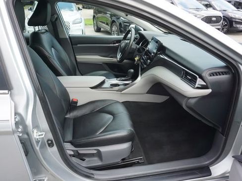 Used 2021 Toyota Camry LE FWD image 3