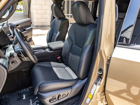 Used 2024 Lexus GX 550 AWD/4WD image 23