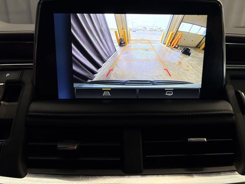 Used 2023 Chevrolet Suburban LT RWD image 18