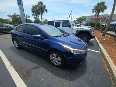 Used 2017 Kia Forte LX FWD image 3