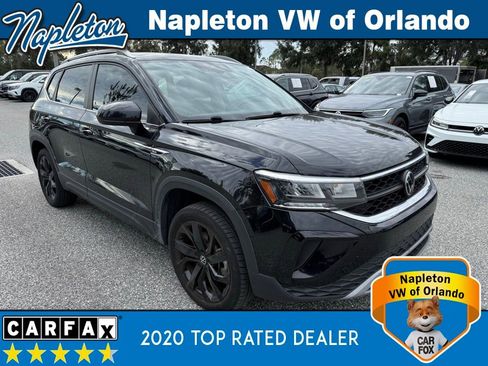 Used 2023 Volkswagen Taos SE w/ Panoramic Sunroof Package image 3