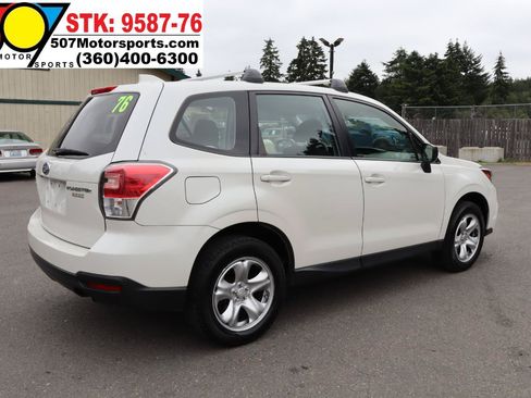 Used 2017 Subaru Forester 2.5i AWD/4WD image 9