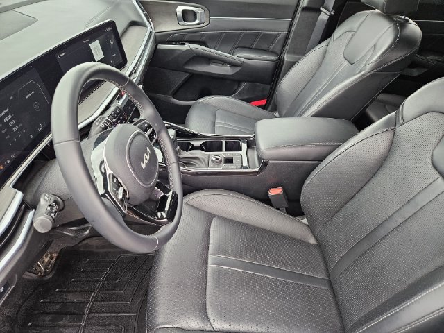 Used 2025 Kia Sorento SX AWD/4WD image 13