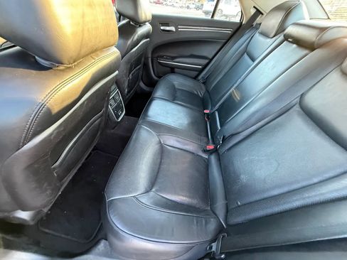 Used 2018 Chrysler 300 Limited image 10