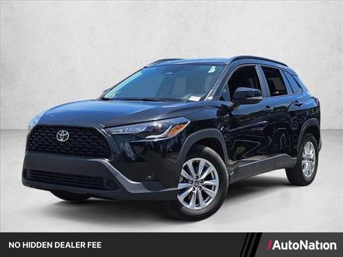 Used 2023 Toyota Corolla Cross LE w/ Moonroof Package FWD image 1