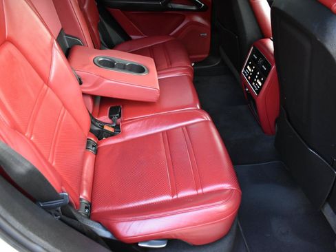 Used 2019 Porsche Cayenne AWD/4WD image 29
