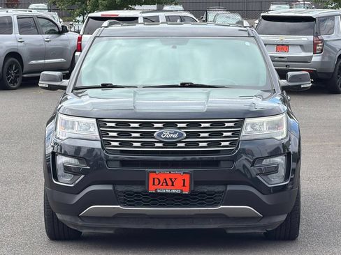 Used 2017 Ford Explorer XLT FWD image 11