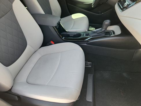 Used 2022 Toyota Corolla LE FWD image 15