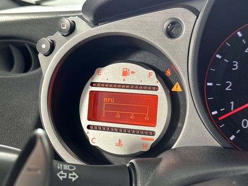 Used 2009 Nissan 370Z Touring image 21