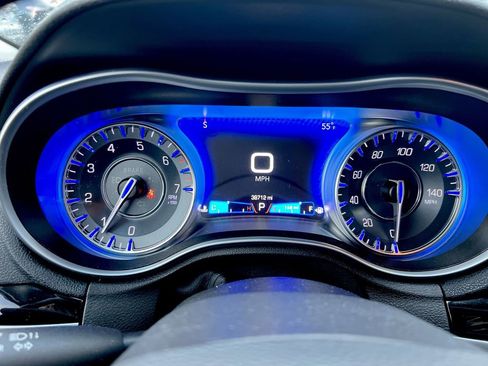 Used 2023 Chrysler 300 Touring w/ Sport Appearance Package image 11