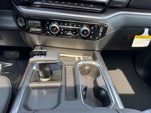 New 2026 GMC Sierra 1500 SLT image 16