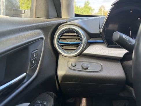 Used 2025 Chevrolet Trax LT w/ Driver Confidence Package image 11