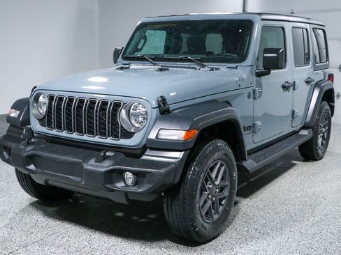 Used 2024 Jeep Wrangler Unlimited Sport AWD/4WD image 30