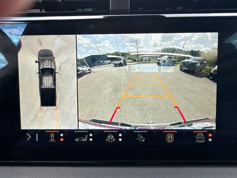 Used 2025 GMC Sierra 2500 AT4 w/ AT4 Preferred Package AWD/4WD image 13
