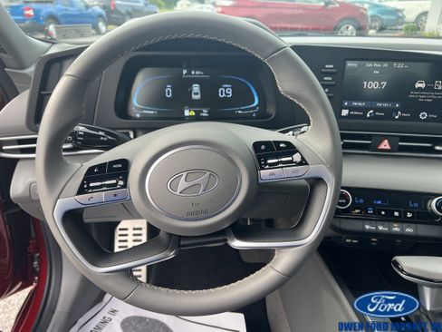 Used 2025 Hyundai Elantra Sport FWD image 9