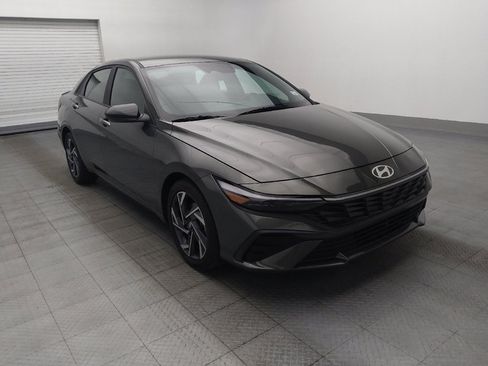 Used 2025 Hyundai Elantra Sport FWD image 13