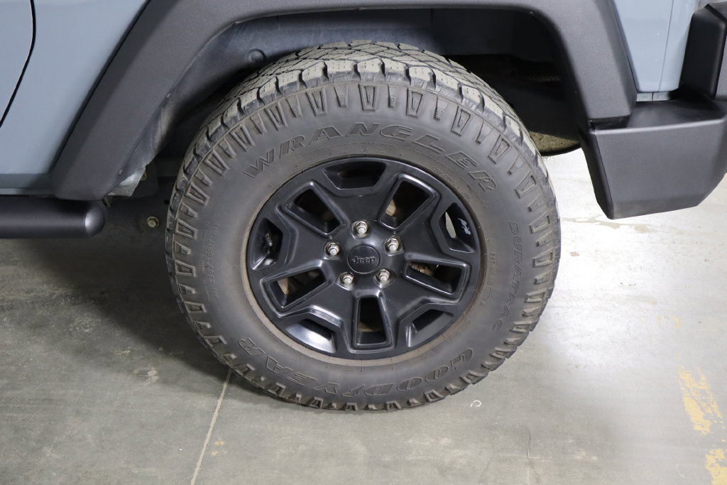 Used 2014 Jeep Wrangler Sport w/ Connectivity Group AWD/4WD image 29