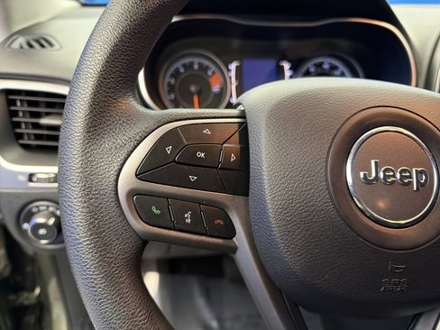 Used 2019 Jeep Cherokee Latitude w/ Popular Appearance Group image 15