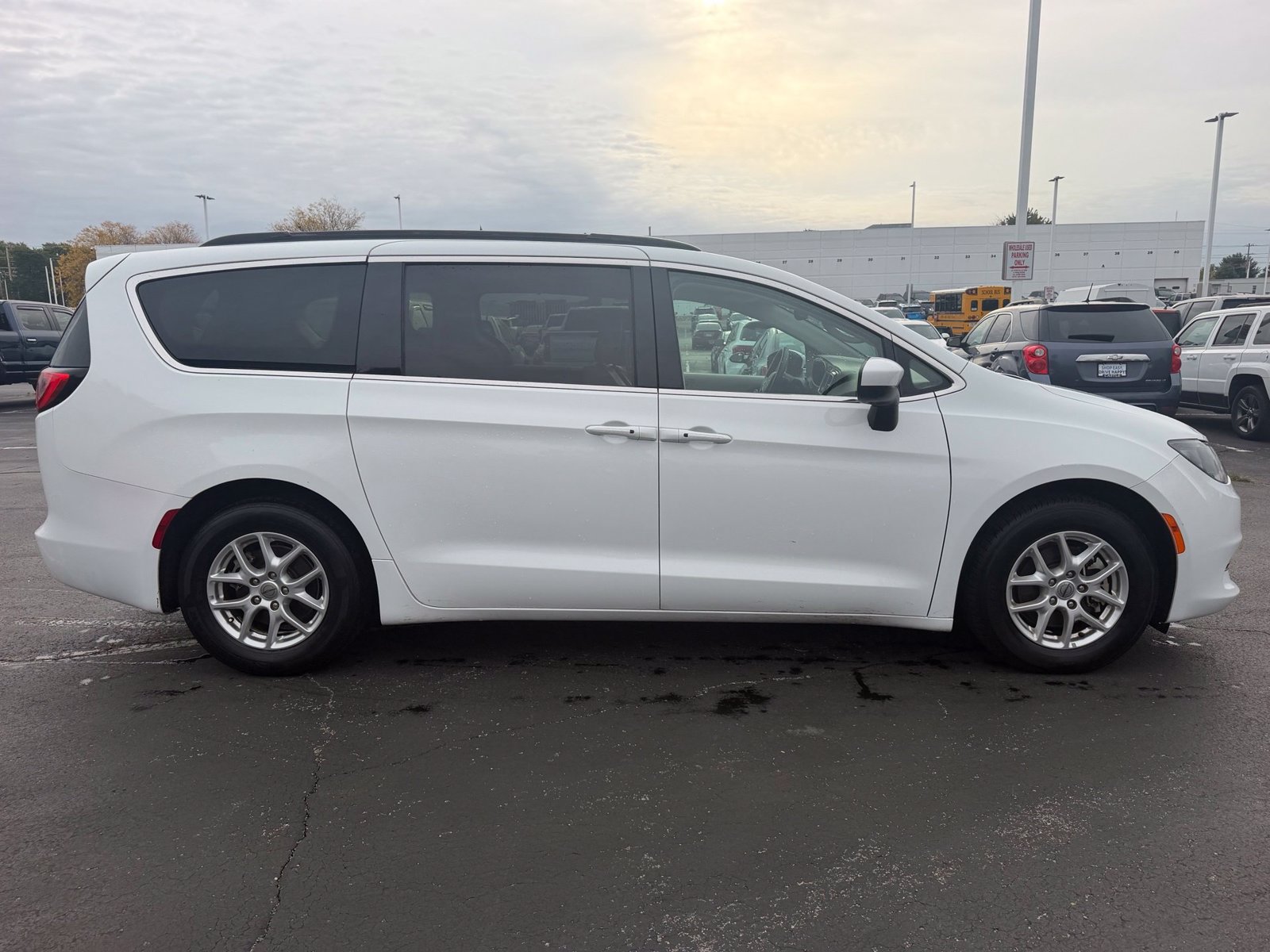 Used 2021 Chrysler Voyager Lxi FWD image 5