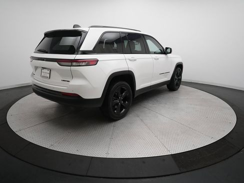 Used 2023 Jeep Grand Cherokee Limited w/ Black Appearance Package image 36