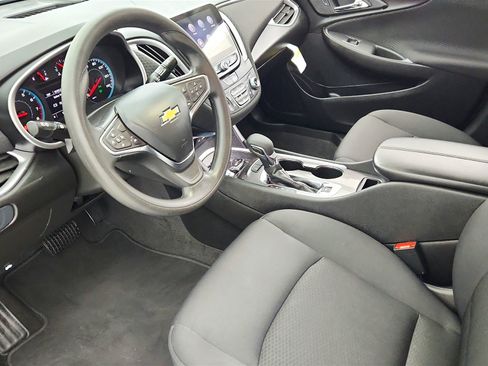 Used 2025 Chevrolet Malibu LT image 9