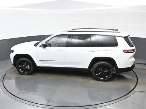 Used 2023 Jeep Grand Cherokee L Laredo AWD/4WD image 37