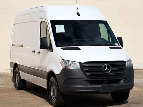 Used 2023 Mercedes-Benz Sprinter 2500 image 49