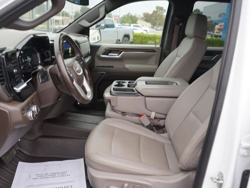 Used 2024 GMC Sierra 1500 SLT w/ X31 Off-Road Package image 10