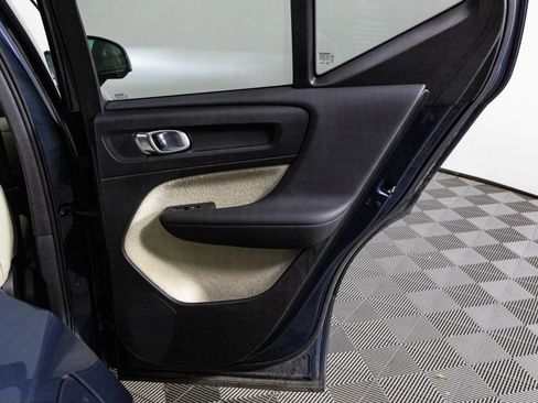 Used 2021 Volvo XC40 T5 Momentum w/ Protection Package Premier image 38