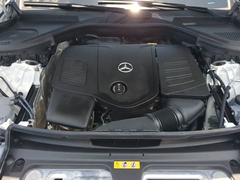 Used 2025 Mercedes-Benz GLC 300 4MATIC image 14