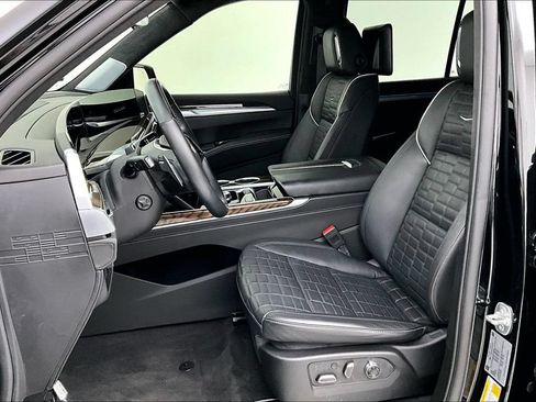 Used 2025 Cadillac Escalade Sport Platinum AWD/4WD image 31