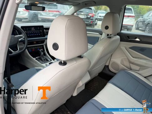 Used 2025 Volkswagen Jetta SE w/ Sunroof Package FWD image 11