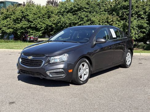 Used 2016 Chevrolet Cruze LT FWD image 1