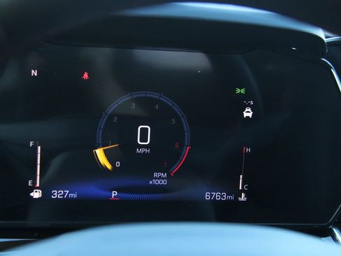 Used 2025 Chevrolet Trax RS image 14