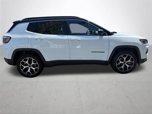 Used 2025 Jeep Compass Limited AWD/4WD image 5