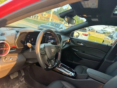 Used 2024 Chevrolet Trax RS w/ Sunroof Package FWD image 10